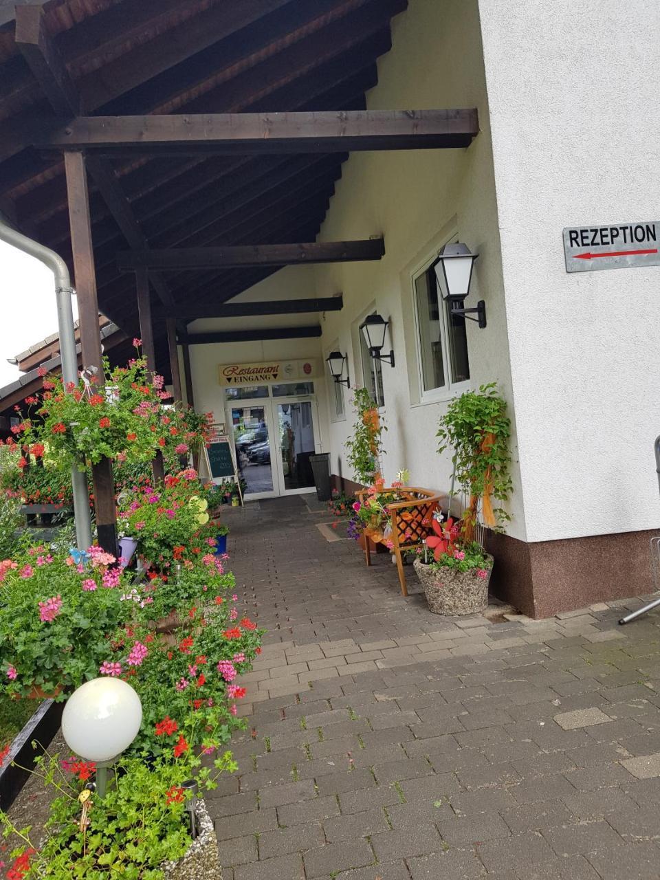 Hotel-Restaurant-Eifeltor Mechernich Exterior foto